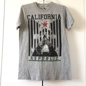 The Raw Uncut Men’s Graphic Print Crew neck Gray Short Sleeve Tee Size S